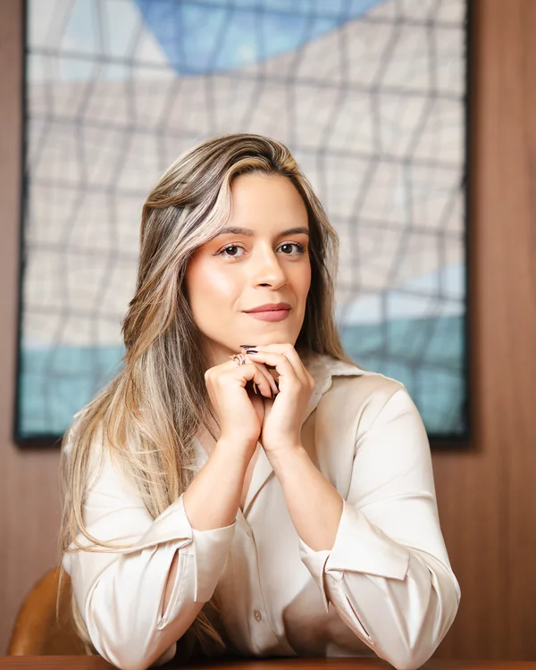 Lorrane Alves, secretária